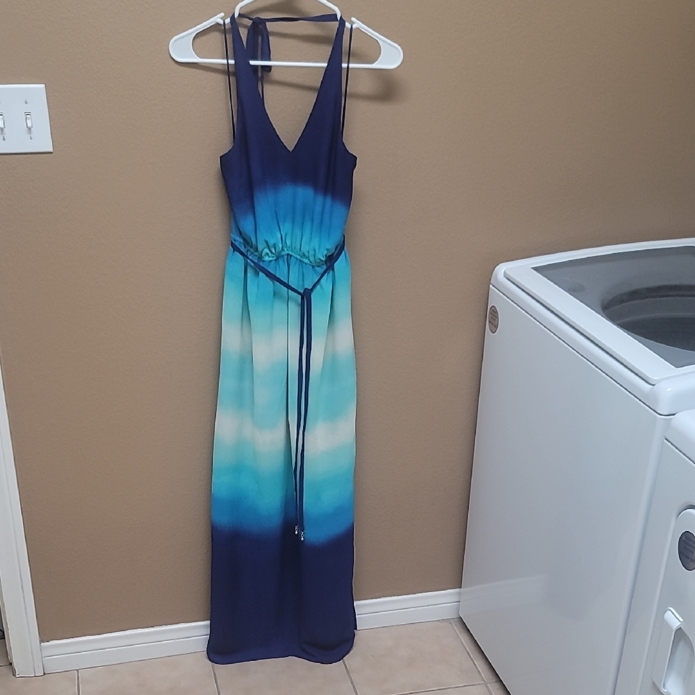 Elegant Blue Ombre Midi Dress 💙🩵
